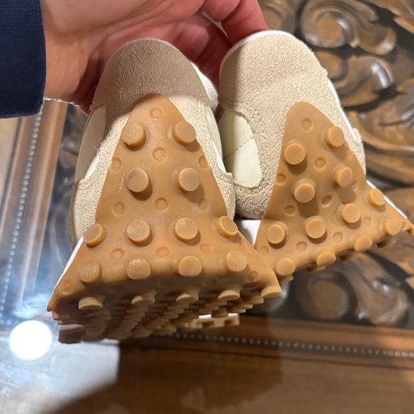 New Balance The, intelligent choice 327 Women's Beige and Pink Sneakers - Picture 3 of 5